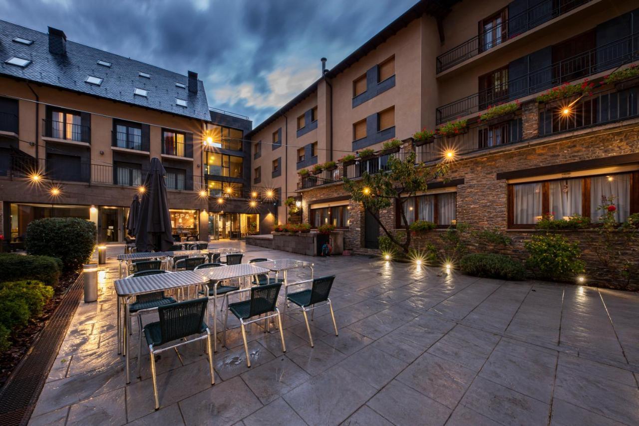 Aparthotel Trainera Эстерри-д'Анеу Экстерьер фото