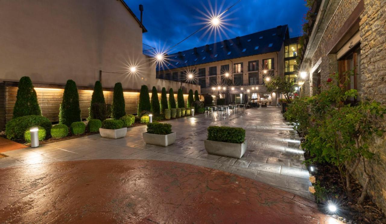 Aparthotel Trainera Эстерри-д'Анеу Экстерьер фото