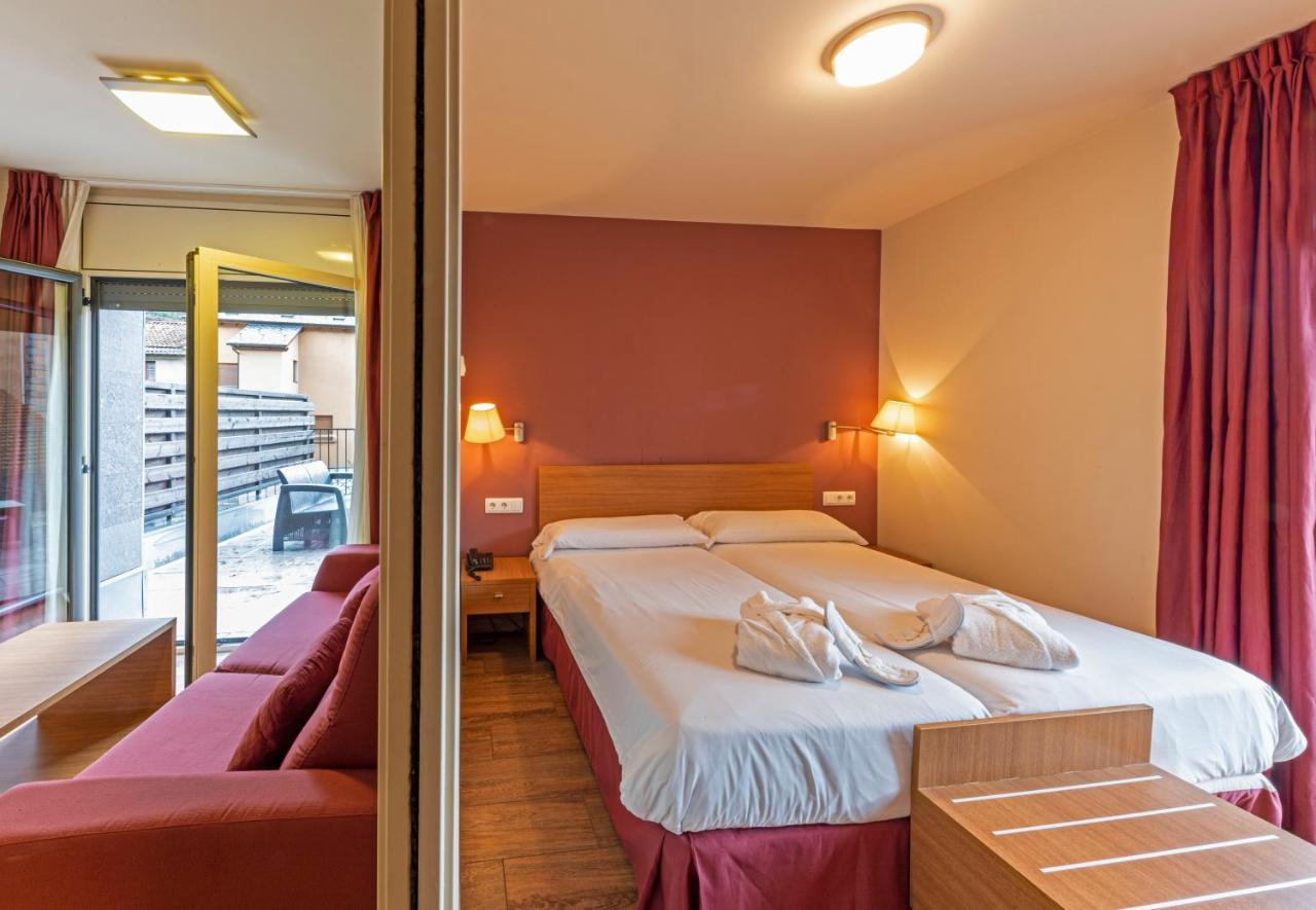 Aparthotel Trainera Эстерри-д'Анеу Экстерьер фото