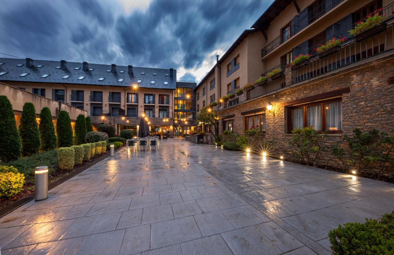 Aparthotel Trainera Эстерри-д'Анеу Экстерьер фото