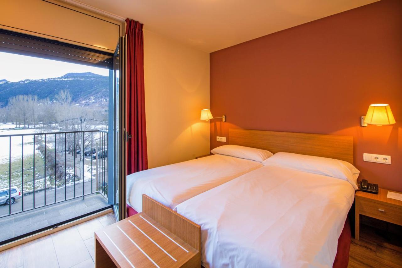 Aparthotel Trainera Эстерри-д'Анеу Экстерьер фото