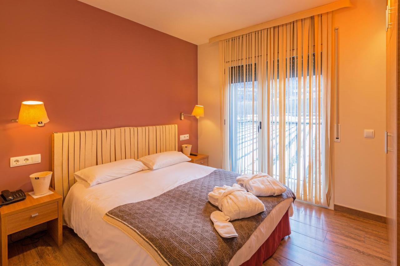 Aparthotel Trainera Эстерри-д'Анеу Экстерьер фото